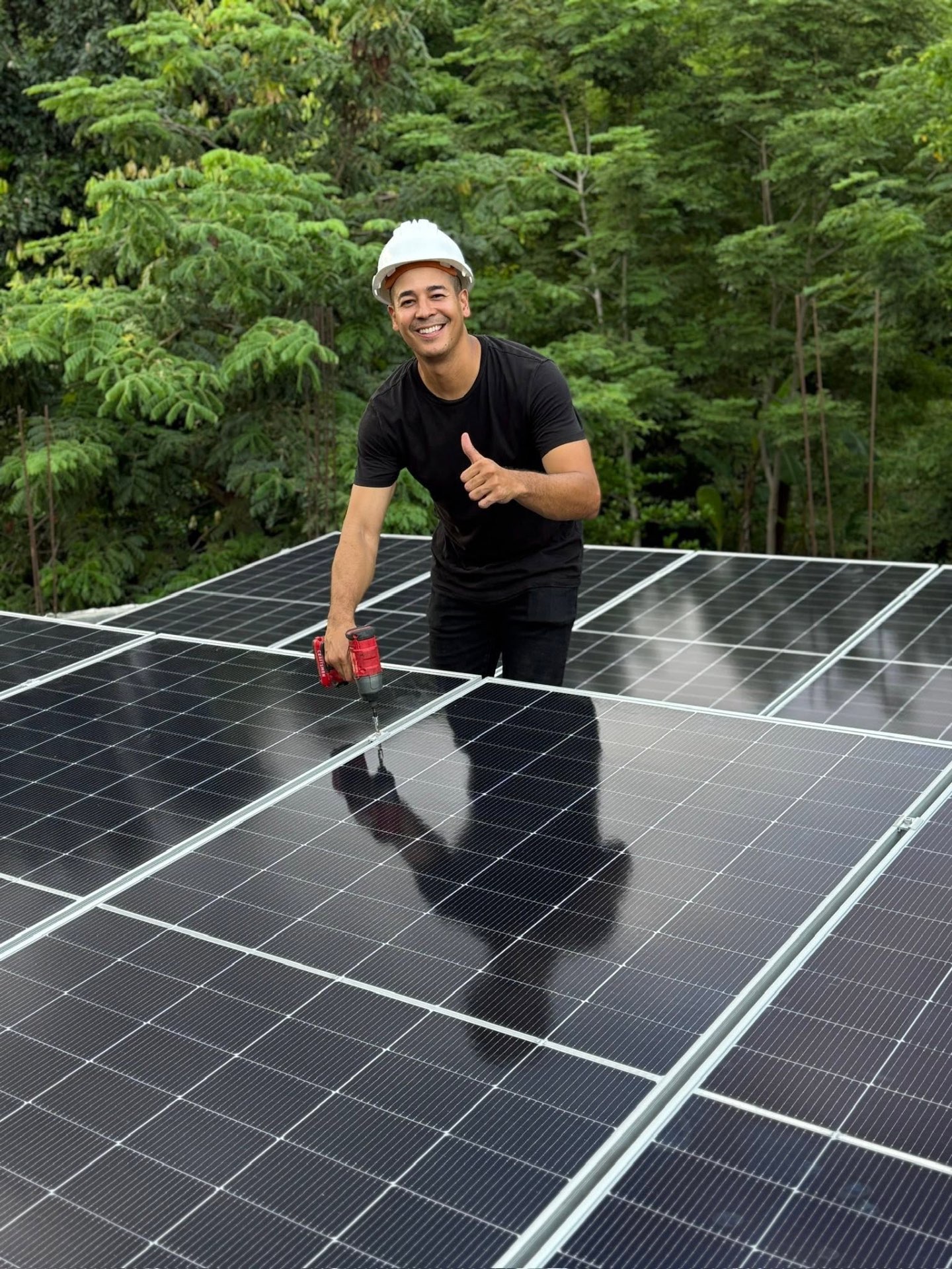 Casa moderna en Guatemala con paneles solares